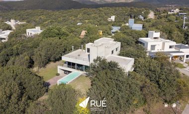 Casa en venta/alquiler en Estancia Q2,  de categoría, 6 dorm
