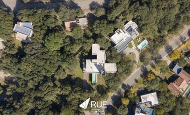 Casa en venta/alquiler en Estancia Q2,  de categoría, 6 dorm