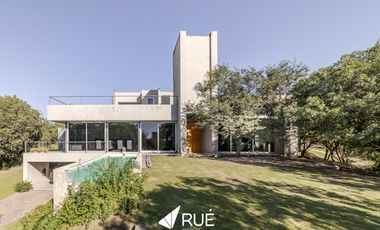 Casa en venta/alquiler en Estancia Q2,  de categoría, 6 dorm