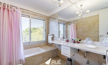 Casa en venta/alquiler en Estancia Q2,  de categoría, 6 dorm