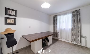 Casa en venta/alquiler en Estancia Q2,  de categoría, 6 dorm