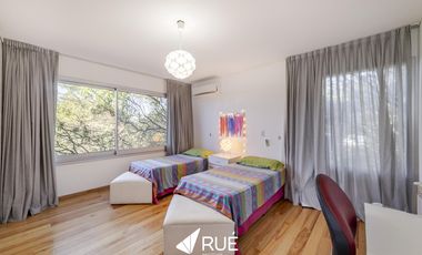 Casa en venta/alquiler en Estancia Q2,  de categoría, 6 dorm
