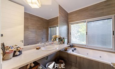 Casa en venta/alquiler en Estancia Q2,  de categoría, 6 dorm