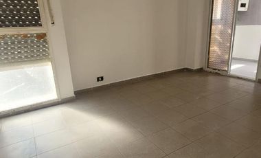 Venta Dto. 3 Dormitorios con cochera