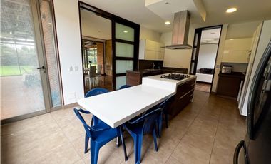 OPORTUNIDAD POR DEBAJO DEL PREDIAL 5 HABITACIONES MODERNA GUAYMARAL