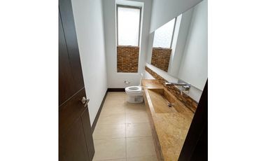 OPORTUNIDAD POR DEBAJO DEL PREDIAL 5 HABITACIONES MODERNA GUAYMARAL
