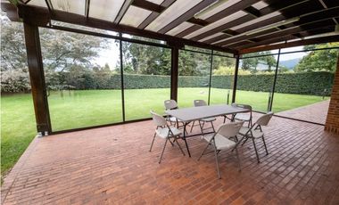 OPORTUNIDAD POR DEBAJO DEL PREDIAL 5 HABITACIONES MODERNA GUAYMARAL