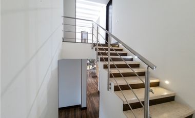 OPORTUNIDAD POR DEBAJO DEL PREDIAL 5 HABITACIONES MODERNA GUAYMARAL