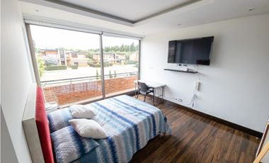 OPORTUNIDAD POR DEBAJO DEL PREDIAL 5 HABITACIONES MODERNA GUAYMARAL