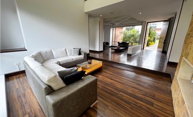 OPORTUNIDAD POR DEBAJO DEL PREDIAL 5 HABITACIONES MODERNA GUAYMARAL