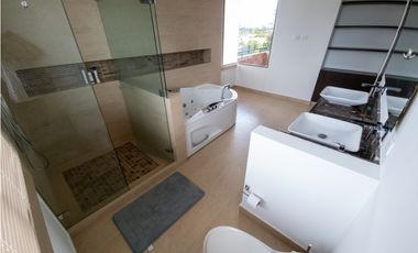 OPORTUNIDAD POR DEBAJO DEL PREDIAL 5 HABITACIONES MODERNA GUAYMARAL