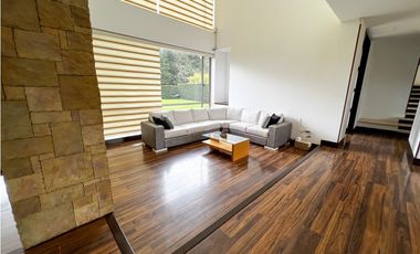 OPORTUNIDAD POR DEBAJO DEL PREDIAL 5 HABITACIONES MODERNA GUAYMARAL