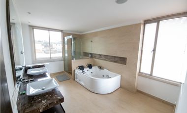 OPORTUNIDAD POR DEBAJO DEL PREDIAL 5 HABITACIONES MODERNA GUAYMARAL