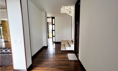 OPORTUNIDAD POR DEBAJO DEL PREDIAL 5 HABITACIONES MODERNA GUAYMARAL