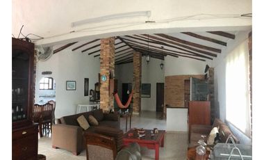 VENDO CASA FINCA CON PISCINA LOTE 2000M2 - LA MESA ZONA EL HATO