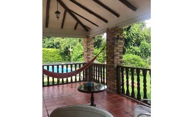 VENDO CASA FINCA CON PISCINA LOTE 2000M2 - LA MESA ZONA EL HATO