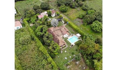 VENDO CASA FINCA CON PISCINA LOTE 2000M2 - LA MESA ZONA EL HATO