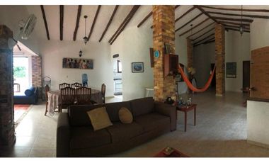 VENDO CASA FINCA CON PISCINA LOTE 2000M2 - LA MESA ZONA EL HATO