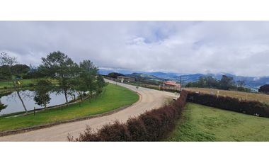 VENDO CASA EXCLUSIVA LOTE 1.570M2 - YERBABONITA SOPO