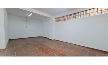 VENDO CASA OFICINA CON PARQUEADERO Y BODEGA CHAPINERO CALLE 44