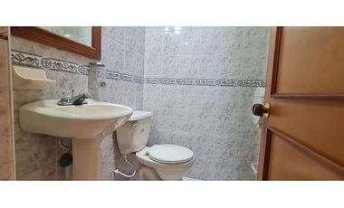 VENDO CASA OFICINA CON PARQUEADERO Y BODEGA CHAPINERO CALLE 44
