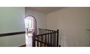 VENDO CASA OFICINA CON PARQUEADERO Y BODEGA CHAPINERO CALLE 44