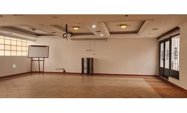 VENDO CASA OFICINA CON PARQUEADERO Y BODEGA CHAPINERO CALLE 44