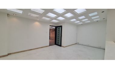 EN VENTA CASA COMERCIAL PATRIMONIO ARQ 400M2+JARDIN - EL NOGAL
