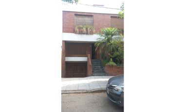 Casa de 3 dormitorios ,comodin, patio, quincho                  Del Valle de Ibearlucea 640