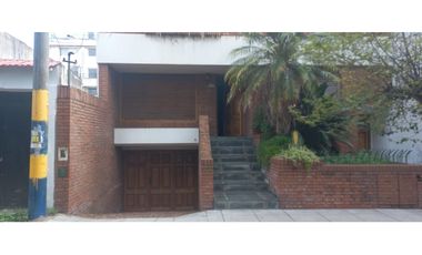 Casa de 3 dormitorios ,comodin, patio, quincho                  Del Valle de Ibearlucea 640