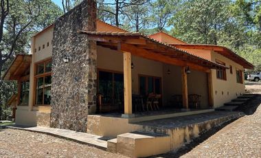 Cabaña con gran terreno en venta en Mazamitla