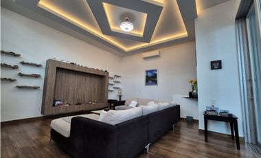 VENTA DE RESIDENCIA MINIMALISTA EN ALTOS DEL GOLF -$800.000-!!!!