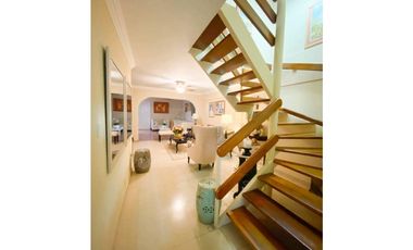 VENTA DE LUJOSA Y AMPLIA CASA DUPLEX MIRAFLORES 326.76M2