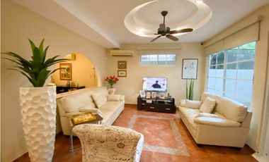 VENTA DE LUJOSA Y AMPLIA CASA DUPLEX MIRAFLORES 326.76M2