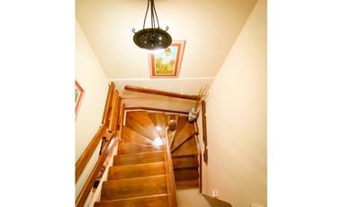 VENTA DE LUJOSA Y AMPLIA CASA DUPLEX MIRAFLORES 326.76M2