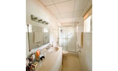 VENTA DE LUJOSA Y AMPLIA CASA DUPLEX MIRAFLORES 326.76M2