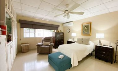 VENTA DE LUJOSA Y AMPLIA CASA DUPLEX MIRAFLORES 326.76M2