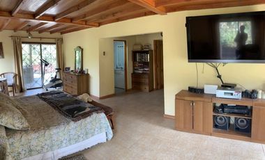 Terreno, 2 Casas En El Manzano, 6.220 M² Y Derechos De Agua
