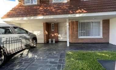 CASA VENTA RAMOS MEJIA 5 AMBIENTES