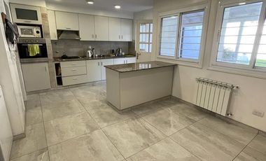 CASA VENTA RAMOS MEJIA 5 AMBIENTES