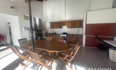 CASA VENTA RAMOS MEJIA 5 AMBIENTES
