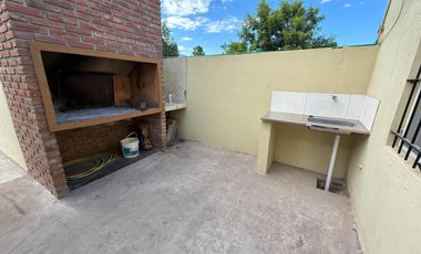 Venta - casa de 2 dormitorios en Roldan