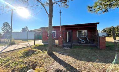 Venta - casa de 2 dormitorios en Roldan