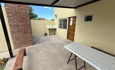 Venta - casa de 2 dormitorios en Roldan