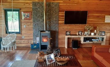 Casa espectacular con Quincho en terreno de media hectárea