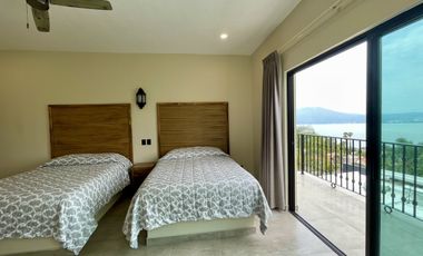 Copropiedad casa en venta amueblada en Raquet Club San Juan Cosalá