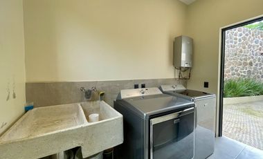 Copropiedad casa en venta amueblada en Raquet Club San Juan Cosalá