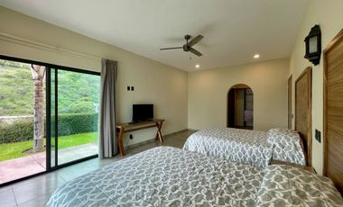 Copropiedad casa en venta amueblada en Raquet Club San Juan Cosalá