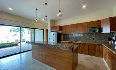 Copropiedad casa en venta amueblada en Raquet Club San Juan Cosalá