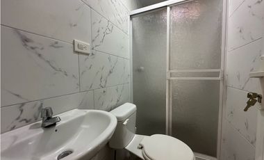 CASA EN VENTA DE 3 DORMITORIOS EN CONJUNTO VILLA MARA, SUR DE MANTA